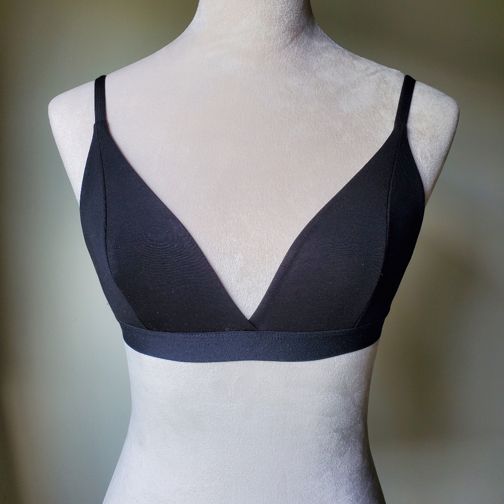 Renue Soft Cup Bra, Size S, Solid Black, Wireless.